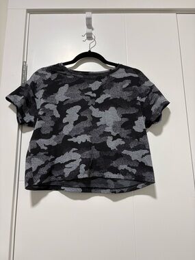 lululemon athletica Gray & Black Camo Cropped Tee